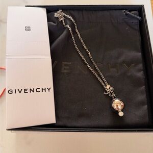 Givenchy 4G Pearl Pendant Necklace Silver Tone Crystal $450 Retail